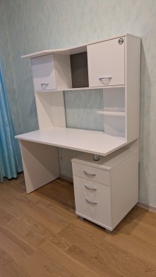 «Максим 1» Стол письменный с надстройкой Белый