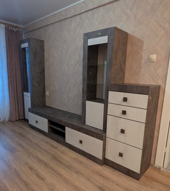 «Лондон» Шкаф с витриной 1Д КМК 0467.21 Оникс/Битон пайн светлый