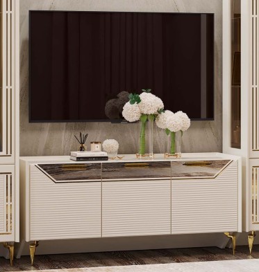 «Стефани» Арида Тумба под ТВ